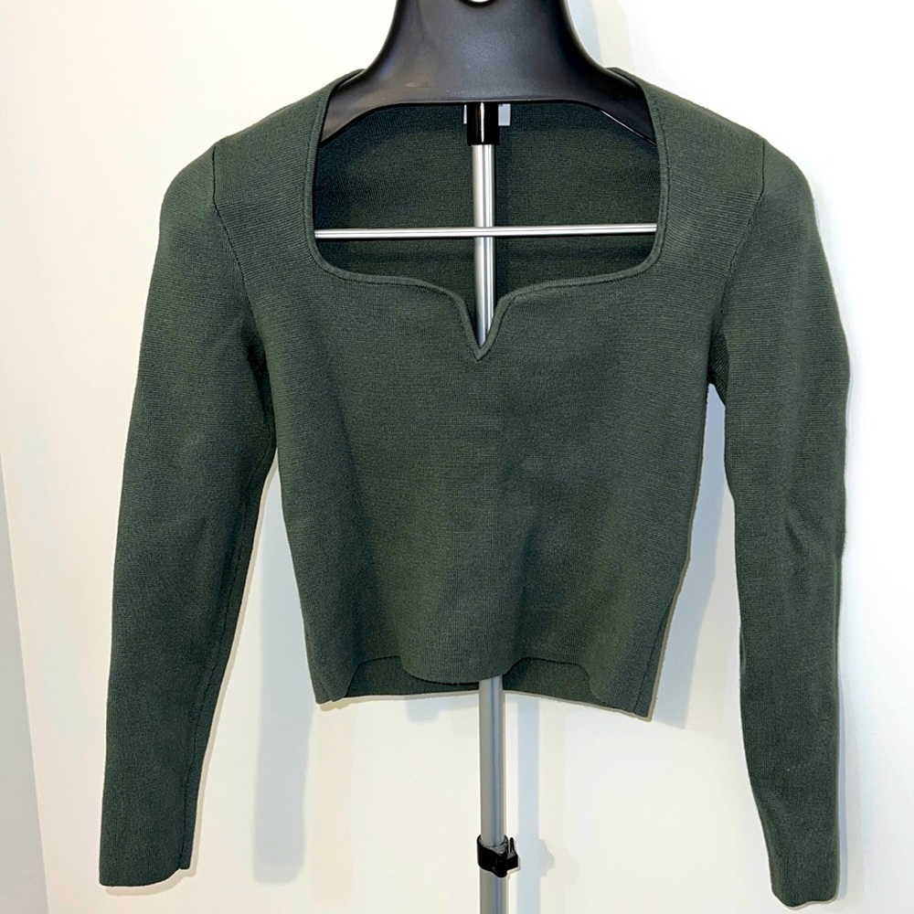 Abercrombie sweetheart neckline cropped sweater